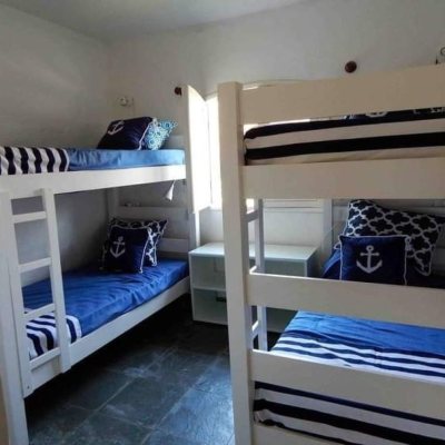 Casa em Condomínio com 160m², 3 quartos (sendo 1 suíte), 2 garagens, no bairro Ponta Das Canas em Florianópolis