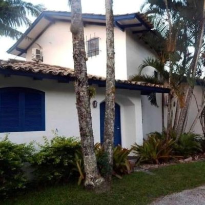 Casa em Condomínio com 160m², 3 quartos (sendo 1 suíte), 2 garagens, no bairro Ponta Das Canas em Florianópolis