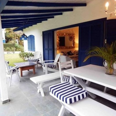 Casa em Condomínio com 160m², 3 quartos (sendo 1 suíte), 2 garagens, no bairro Ponta Das Canas em Florianópolis