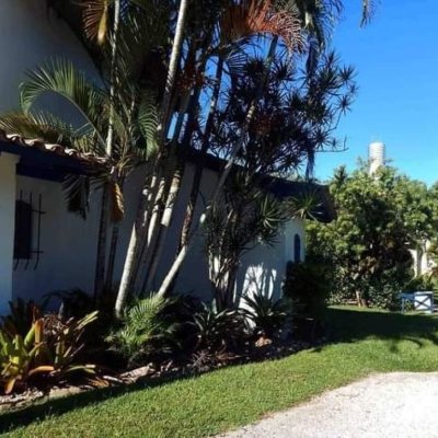 Casa em Condomínio com 160m², 3 quartos (sendo 1 suíte), 2 garagens, no bairro Ponta Das Canas em Florianópolis