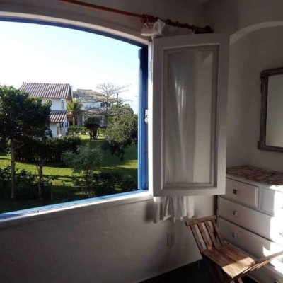 Casa em Condomínio com 160m², 3 quartos (sendo 1 suíte), 2 garagens, no bairro Ponta Das Canas em Florianópolis