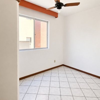 Apartamentos com 116m², 3 quartos (sendo 1 suíte), 2 garagens, no bairro Balneário em Florianópolis