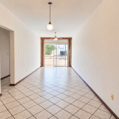 Apartamentos com 116m², 3 quartos (sendo 1 suíte), 2 garagens, no bairro Balneário em Florianópolis
