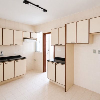 Apartamentos com 116m², 3 quartos (sendo 1 suíte), 2 garagens, no bairro Balneário em Florianópolis