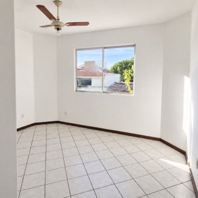 Apartamentos com 116m², 3 quartos (sendo 1 suíte), 2 garagens, no bairro Balneário em Florianópolis