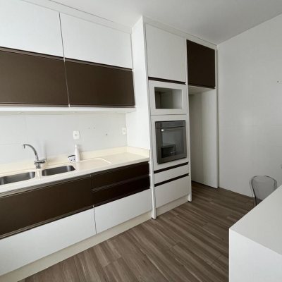 Apartamentos com 80m², 2 quartos (sendo 1 suíte), 1 garagem, no bairro Canto em Florianópolis