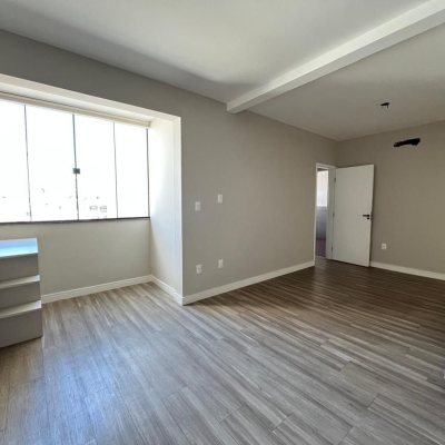 Apartamentos com 80m², 2 quartos (sendo 1 suíte), 1 garagem, no bairro Canto em Florianópolis