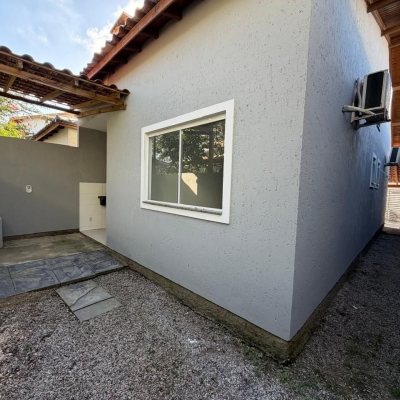Casa Residencial com 66m², 2 quartos (sendo 1 suíte), 2 garagens, no bairro São João Do Rio Vermelho em Florianópolis
