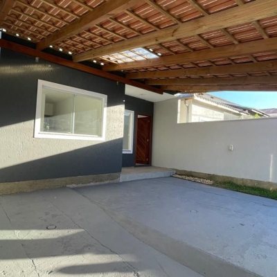 Casa Residencial com 66m², 2 quartos (sendo 1 suíte), 2 garagens, no bairro São João Do Rio Vermelho em Florianópolis