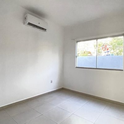 Casa Residencial com 66m², 2 quartos (sendo 1 suíte), 2 garagens, no bairro São João Do Rio Vermelho em Florianópolis