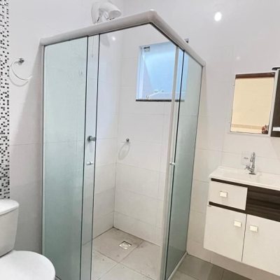 Casa Residencial com 66m², 2 quartos (sendo 1 suíte), 2 garagens, no bairro São João Do Rio Vermelho em Florianópolis