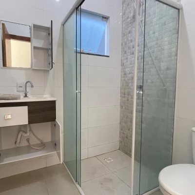 Casa Residencial com 66m², 2 quartos (sendo 1 suíte), 2 garagens, no bairro São João Do Rio Vermelho em Florianópolis