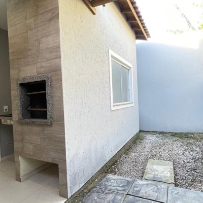 Casa Residencial com 66m², 2 quartos (sendo 1 suíte), 2 garagens, no bairro São João Do Rio Vermelho em Florianópolis