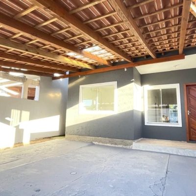 Casa Residencial com 66m², 2 quartos (sendo 1 suíte), 2 garagens, no bairro São João Do Rio Vermelho em Florianópolis