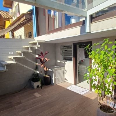 Casa em Condomínio com 148m², 2 quartos (sendo 1 suíte), 2 garagens, no bairro Santo Antônio De Lisboa em Florianópolis