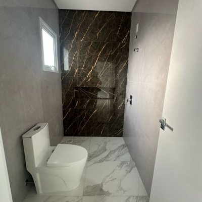 Casa Residencial com 244m², 3 quartos (sendo 3 suítes), 2 garagens, no bairro Ingleses do Rio Vermelho em Florianópolis