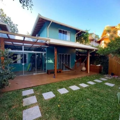 Casa Residencial com 430m², 10 quartos (sendo 6 suítes), 5 garagens, no bairro RIO TAVARES em Florianópolis