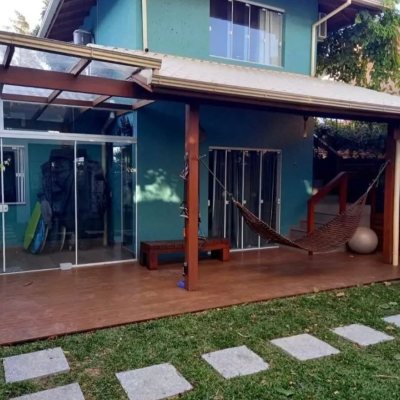 Casa Residencial com 430m², 10 quartos (sendo 6 suítes), 5 garagens, no bairro RIO TAVARES em Florianópolis