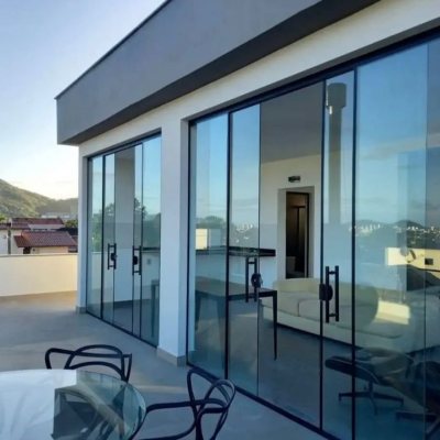 Casa Residencial com 430m², 10 quartos (sendo 6 suítes), 5 garagens, no bairro RIO TAVARES em Florianópolis