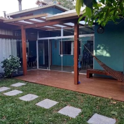 Casa Residencial com 430m², 10 quartos (sendo 6 suítes), 5 garagens, no bairro RIO TAVARES em Florianópolis