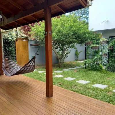 Casa Residencial com 430m², 10 quartos (sendo 6 suítes), 5 garagens, no bairro RIO TAVARES em Florianópolis