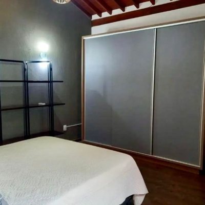 Casa Residencial com 430m², 10 quartos (sendo 6 suítes), 5 garagens, no bairro RIO TAVARES em Florianópolis
