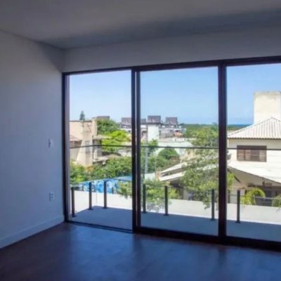Casa Residencial com 430m², 10 quartos (sendo 6 suítes), 5 garagens, no bairro RIO TAVARES em Florianópolis