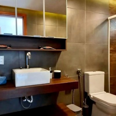 Casa Residencial com 430m², 10 quartos (sendo 6 suítes), 5 garagens, no bairro RIO TAVARES em Florianópolis