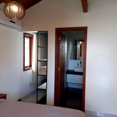 Casa Residencial com 430m², 10 quartos (sendo 6 suítes), 5 garagens, no bairro RIO TAVARES em Florianópolis