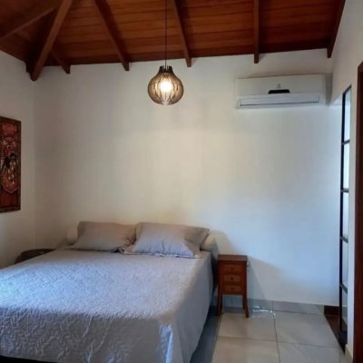 Casa Residencial com 430m², 10 quartos (sendo 6 suítes), 5 garagens, no bairro RIO TAVARES em Florianópolis