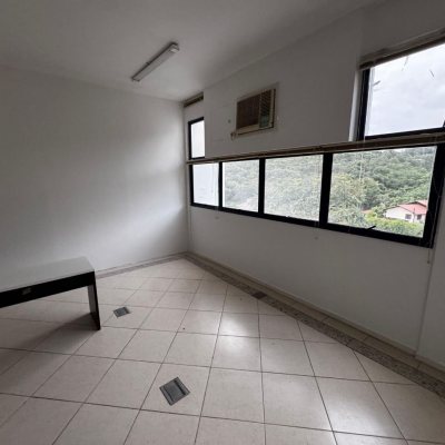 Sala com 50m², 1 garagem, no bairro João Paulo em Florianópolis