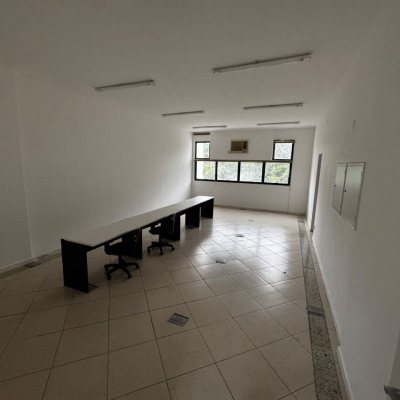 Sala com 50m², 1 garagem, no bairro João Paulo em Florianópolis