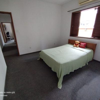Casa Residencial com 159m², 4 quartos, 2 garagens, no bairro Córrego Grande em Florianópolis