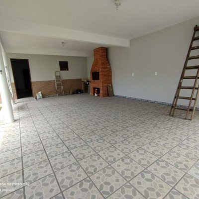 Casa Residencial com 159m², 4 quartos, 2 garagens, no bairro Córrego Grande em Florianópolis