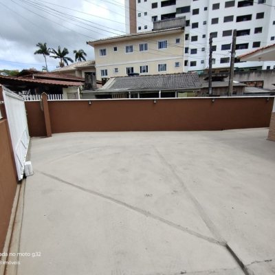 Casa Residencial com 159m², 4 quartos, 2 garagens, no bairro Córrego Grande em Florianópolis