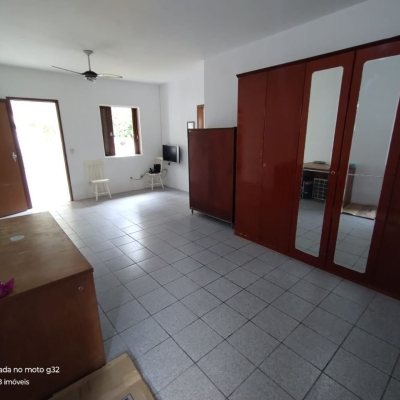 Casa Residencial com 159m², 4 quartos, 2 garagens, no bairro Córrego Grande em Florianópolis