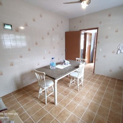 Casa Residencial com 159m², 4 quartos, 2 garagens, no bairro Córrego Grande em Florianópolis