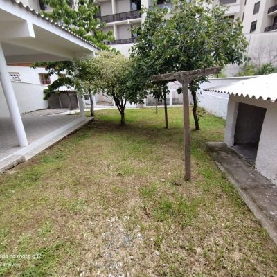 Casa Residencial com 159m², 4 quartos, 2 garagens, no bairro Córrego Grande em Florianópolis
