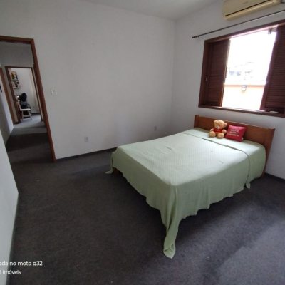 Casa Residencial com 159m², 4 quartos, 2 garagens, no bairro Córrego Grande em Florianópolis