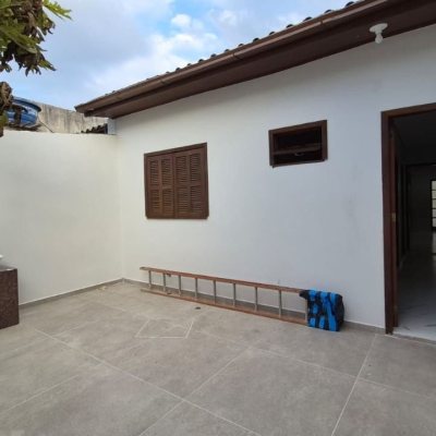 Casa Residencial com 116m², 5 quartos (sendo 1 suíte), 2 garagens, no bairro Ingleses do Rio Vermelho em Florianópolis