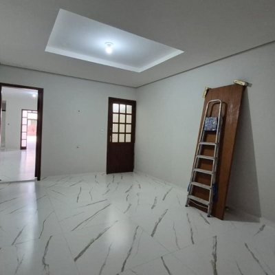 Casa Residencial com 116m², 5 quartos (sendo 1 suíte), 2 garagens, no bairro Ingleses do Rio Vermelho em Florianópolis