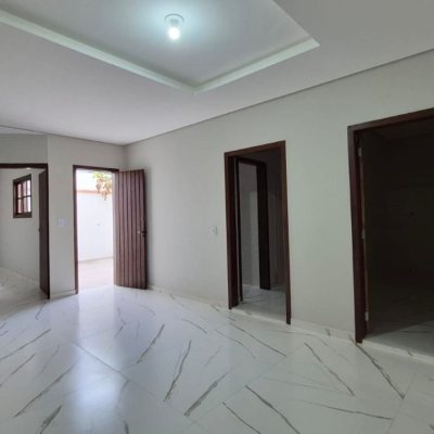 Casa Residencial com 116m², 5 quartos (sendo 1 suíte), 2 garagens, no bairro Ingleses do Rio Vermelho em Florianópolis