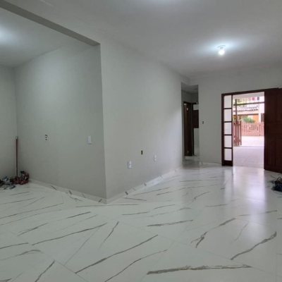Casa Residencial com 116m², 5 quartos (sendo 1 suíte), 2 garagens, no bairro Ingleses do Rio Vermelho em Florianópolis