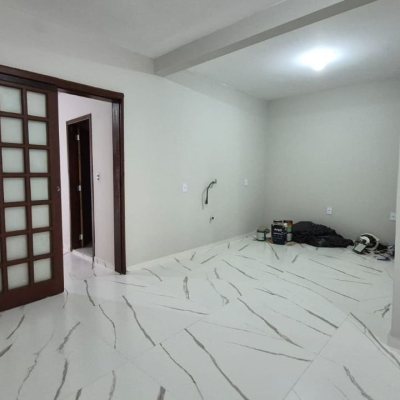 Casa Residencial com 116m², 5 quartos (sendo 1 suíte), 2 garagens, no bairro Ingleses do Rio Vermelho em Florianópolis