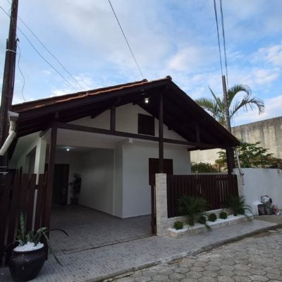Casa Residencial com 116m², 5 quartos (sendo 1 suíte), 2 garagens, no bairro Ingleses do Rio Vermelho em Florianópolis