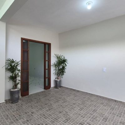 Casa Residencial com 116m², 5 quartos (sendo 1 suíte), 2 garagens, no bairro Ingleses do Rio Vermelho em Florianópolis