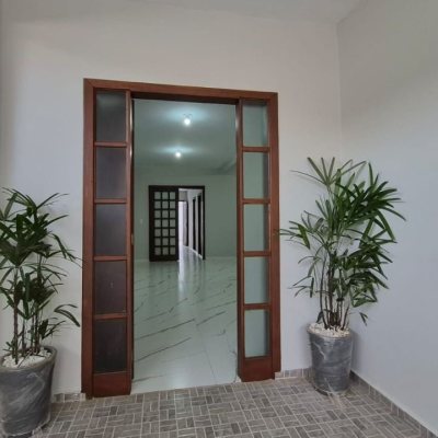 Casa Residencial com 116m², 5 quartos (sendo 1 suíte), 2 garagens, no bairro Ingleses do Rio Vermelho em Florianópolis