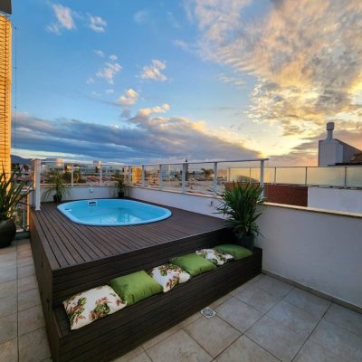 Apartamentos com 145m², 3 quartos (sendo 1 suíte), 2 garagens, no bairro Ponta Das Canas em Florianópolis