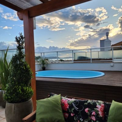 Apartamentos com 145m², 3 quartos (sendo 1 suíte), 2 garagens, no bairro Ponta Das Canas em Florianópolis