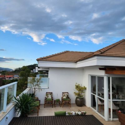 Apartamentos com 145m², 3 quartos (sendo 1 suíte), 2 garagens, no bairro Ponta Das Canas em Florianópolis